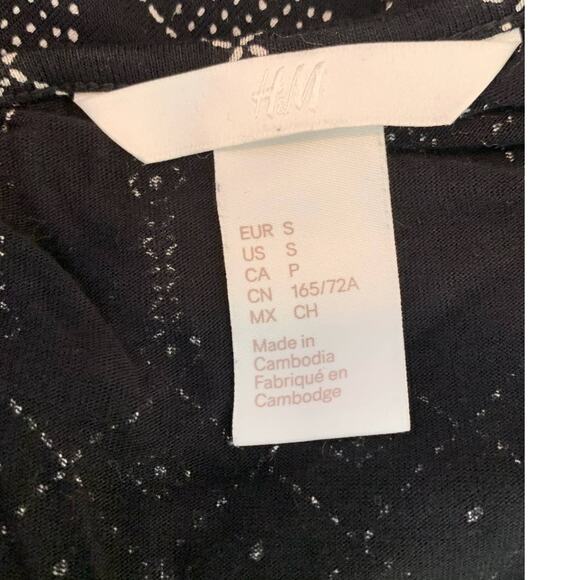 H&M black sleeveless elastic waist romper size Small - Picture 3 of 9